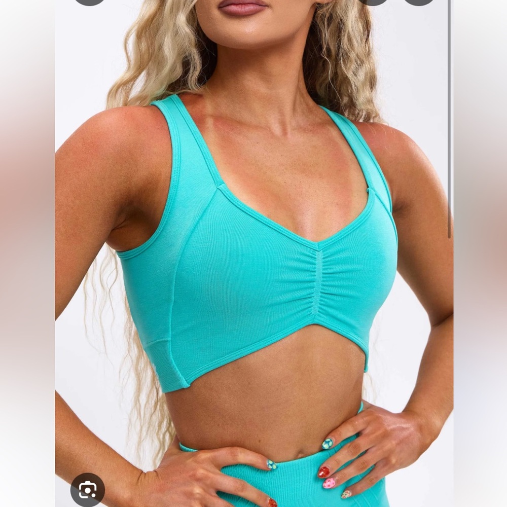 EUC SZ M FORM SEAMLESS SPORTS BRA AIRHEAD AQUA